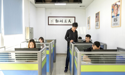 液體灌裝機(jī)具體要怎么清理油污